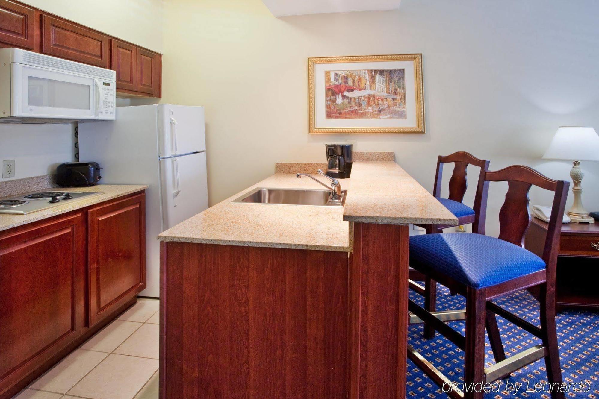 Staybridge Suites Savannah Historic District By Ihg Quarto foto